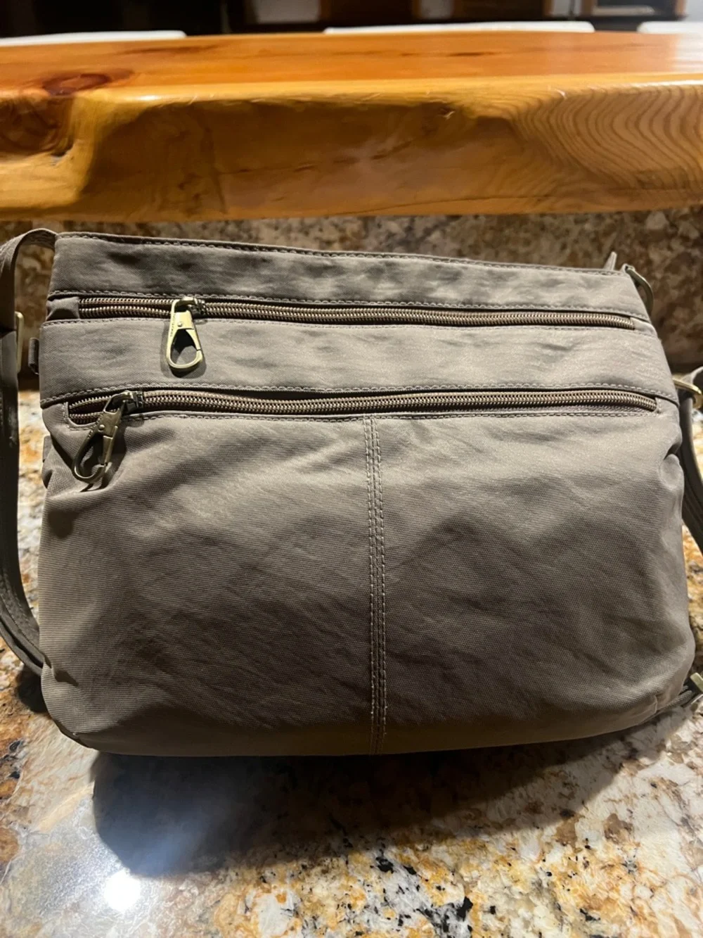 Travelon Men's Black and Silver Zipper Pull Crossbody Bag